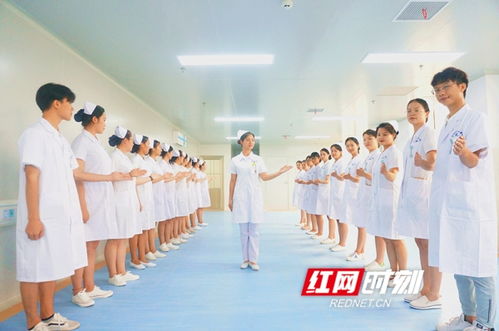 以護(hù)理禮儀提服務(wù)質(zhì)量 永州市中心醫(yī)院舉辦護(hù)士禮儀培訓(xùn)