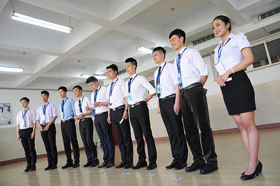 民航服務(wù)禮儀 禮儀服務(wù)中的專業(yè)與溫情